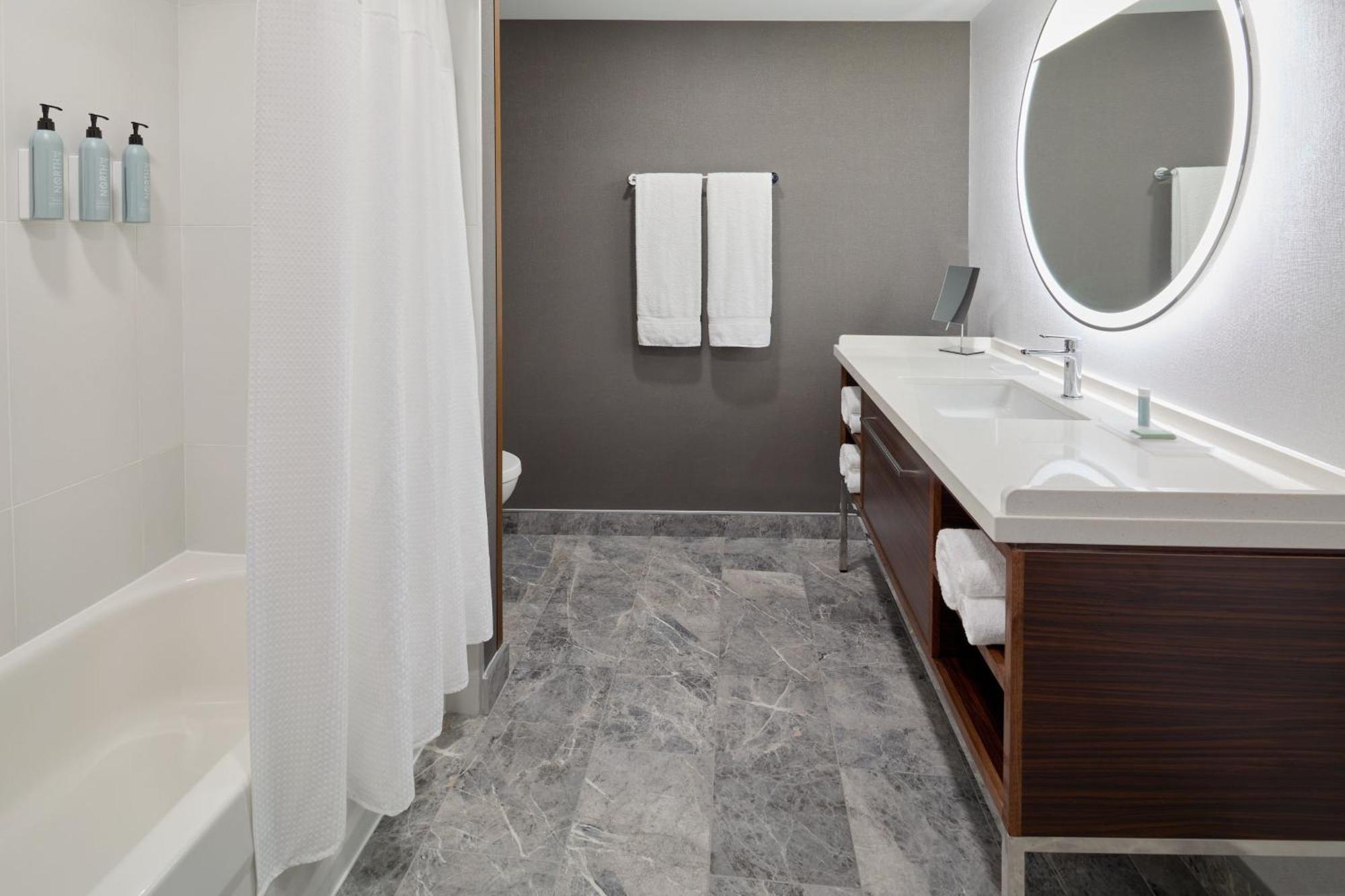 Hotel Courtyard By Marriott Montreal Laval Exterior foto